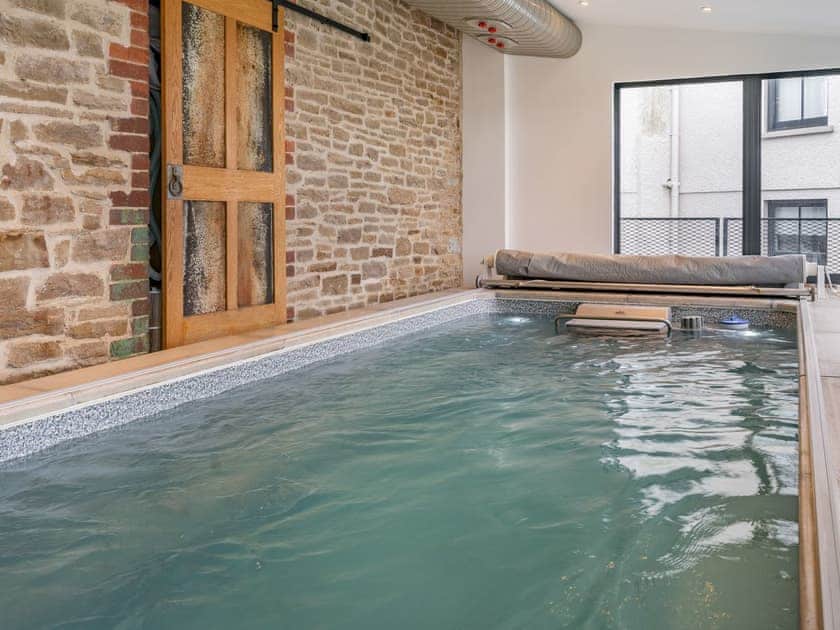 Swimming pool | Cwtch Ty Gwyn, Llandeilo