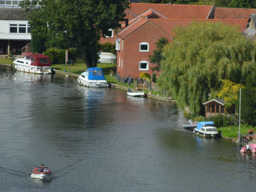 Setting | Riverside House, Beccles