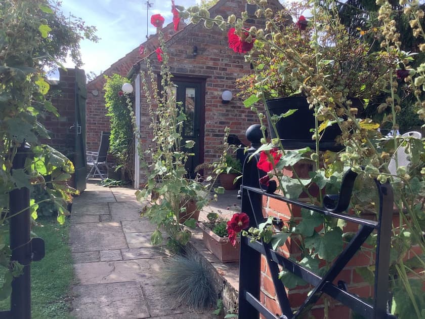 Exterior | Wisteria Cottage - Wisteria and Rusty’s Cottages, Buttercrambe, near York