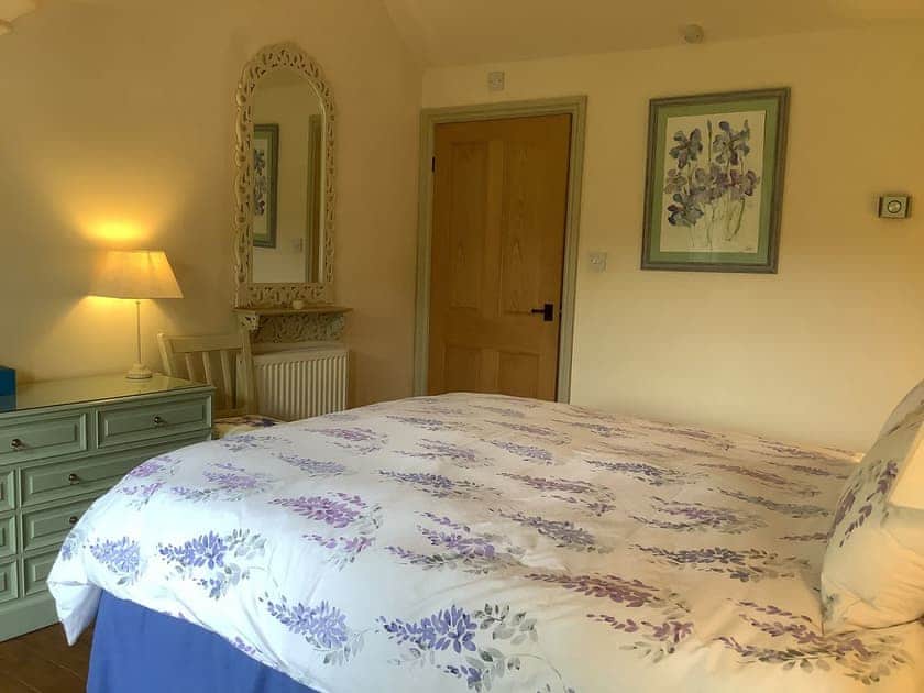 Double bedroom | Wisteria Cottage - Wisteria and Rusty’s Cottages, Buttercrambe, near York