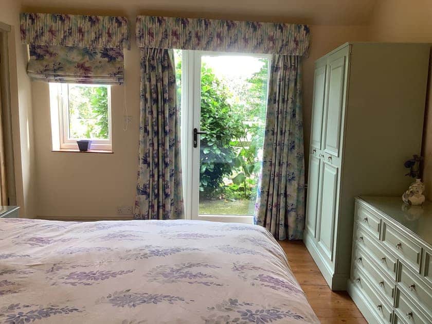Double bedroom | Wisteria Cottage - Wisteria and Rusty’s Cottages, Buttercrambe, near York