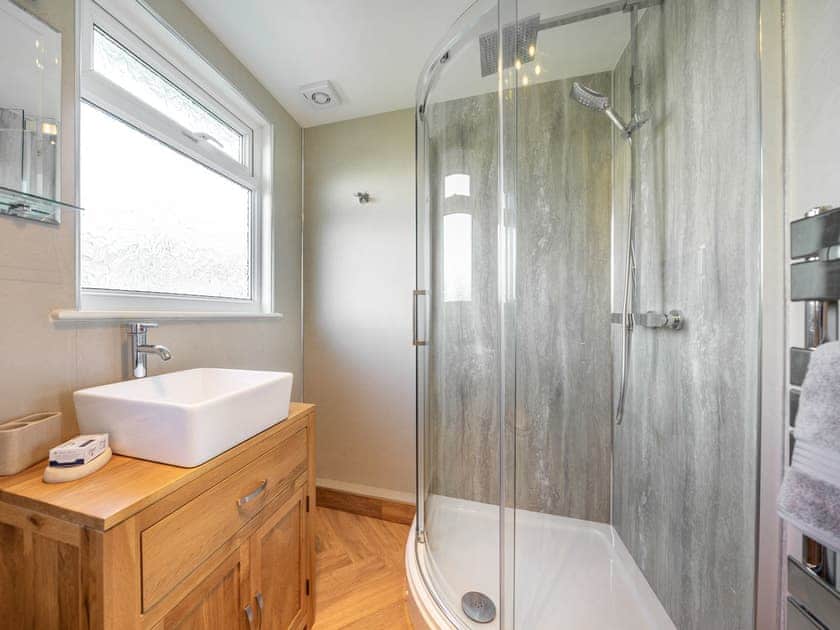 Shower room | Meadowcroft, Hundred House, near Llandrindod Wells