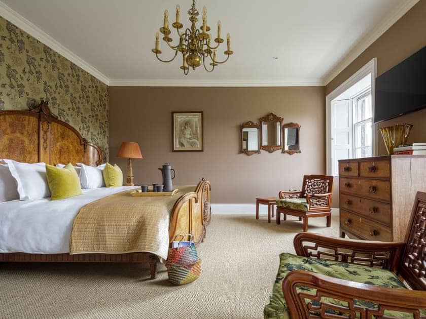 Master bedroom | Oak House - Harewood Holidays, Harewood, near Leeds
