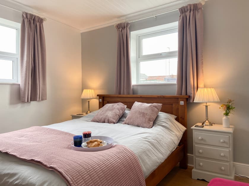 King Size bedroom | Smile ’n’ Wave, Gorleston-on-Sea