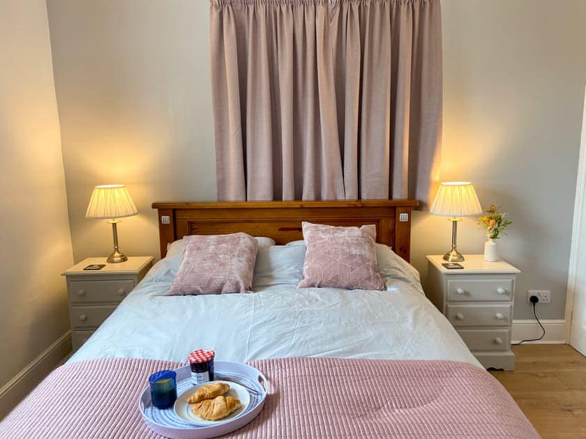 King Size bedroom | Smile ’n’ Wave, Gorleston-on-Sea