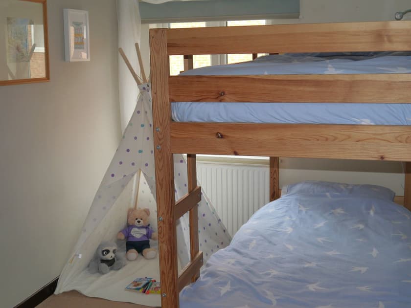 Bunk bedroom | Driftwood House, Sheringham