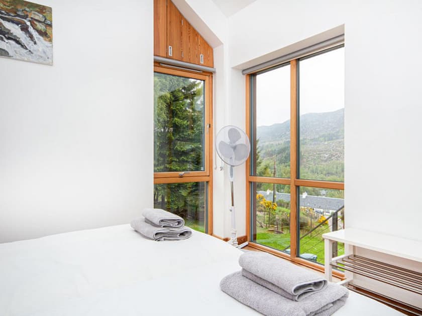 Double bedroom | Rathad an Drobhair, Strathconon