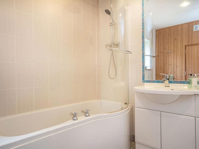 Bathroom | Rathad an Drobhair, Strathconon