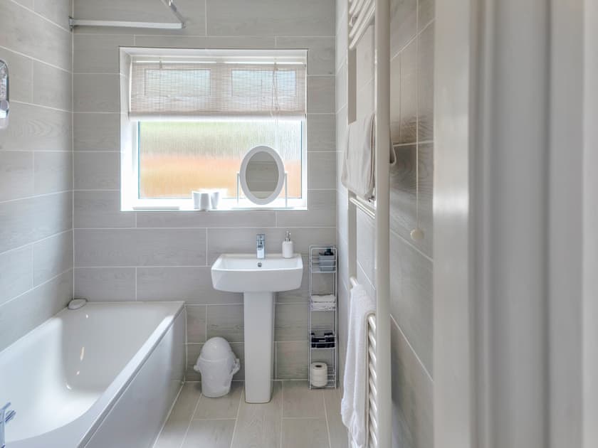 Bathroom | Driftwood Cottage, Bridlington