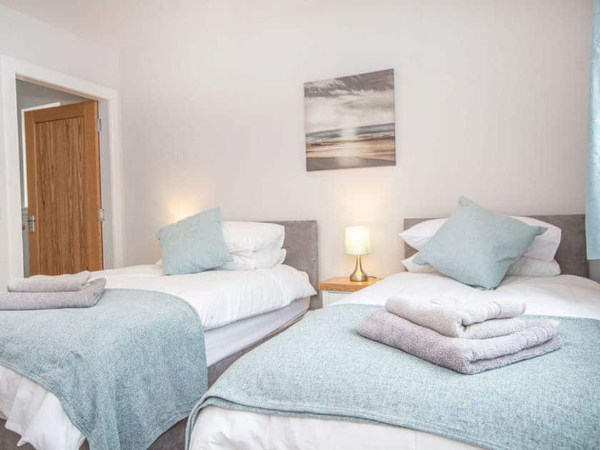 Twin bedroom | On The Beach, Balintore, near Tain