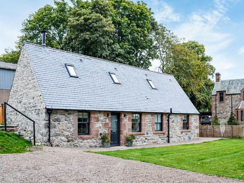 Exterior | Cullew Bothy, Kirriemuir