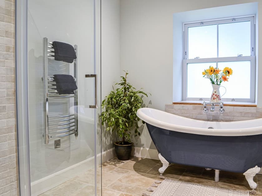 Bathroom | Cullew Bothy, Kirriemuir