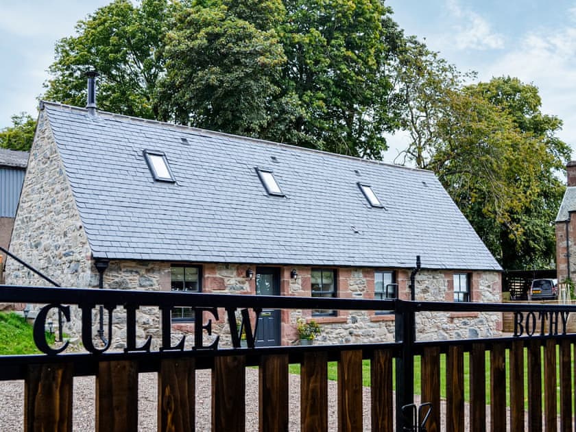 Exterior | Cullew Bothy, Kirriemuir