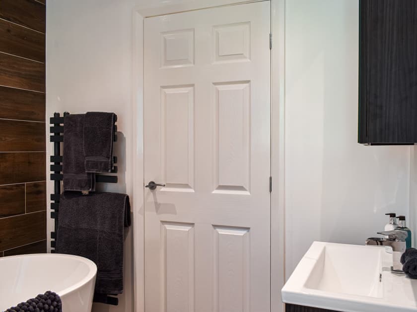 Bathroom | Kinneret Apartment, Silsden, near Keighley