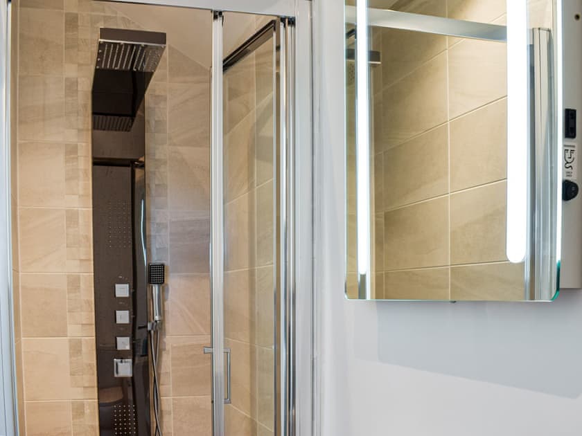 Bathroom | Kinneret Apartment, Silsden, near Keighley