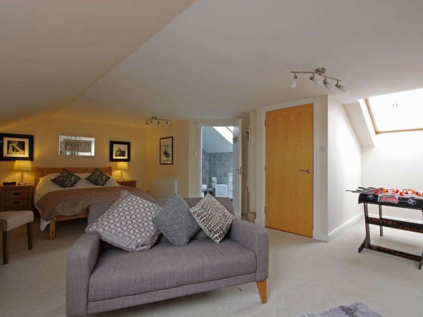 Master bedroom | Fairway Apartment, Nairn