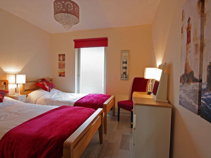 Twin bedroom | Fairway Apartment, Nairn