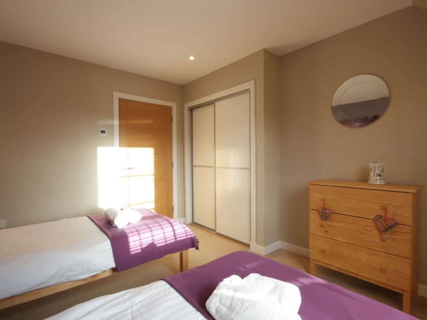 Twin bedroom | Flat 7, Aviemore