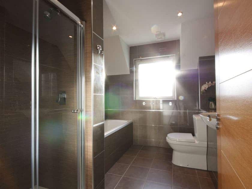 Bathroom | Flat 7, Aviemore