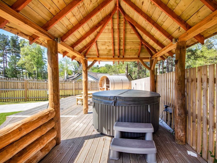 Hot tub | Delmhor No4, Aviemore