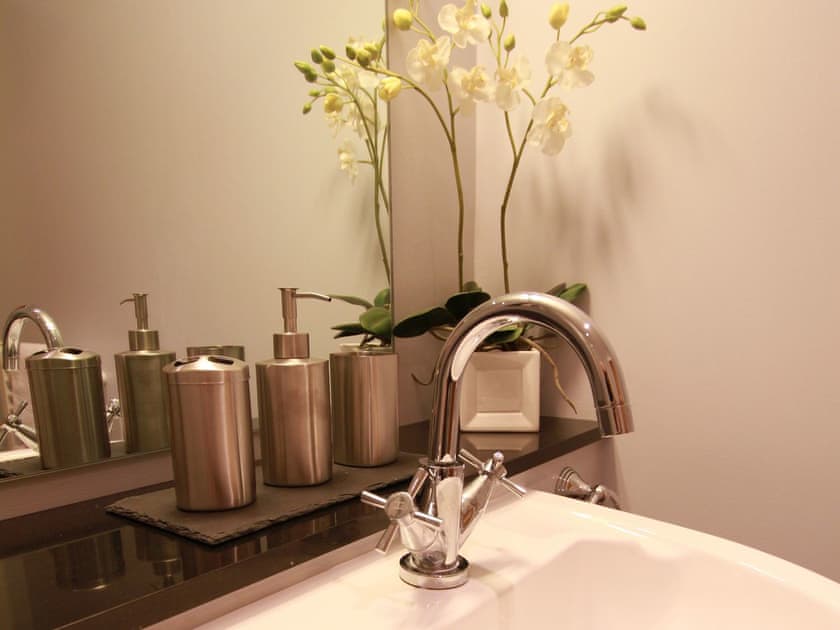 Bathroom | Raven Wing 14 - Glenwood - Highland Club, Fort Augustus