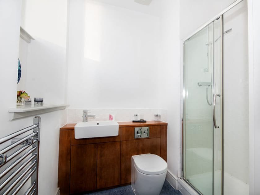 En-suite | 7 Westercraigs Apartment, Inverness