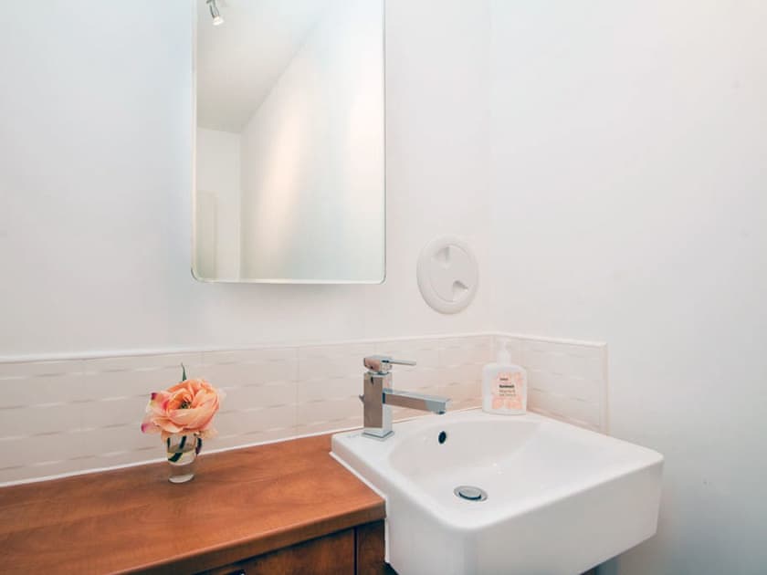 Bathroom | 7 Westercraigs Apartment, Inverness