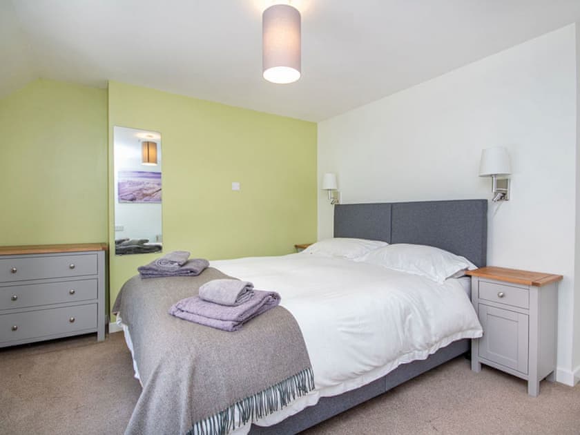 Double bedroom | Alexander Cottage - Alexander Place, Inverness