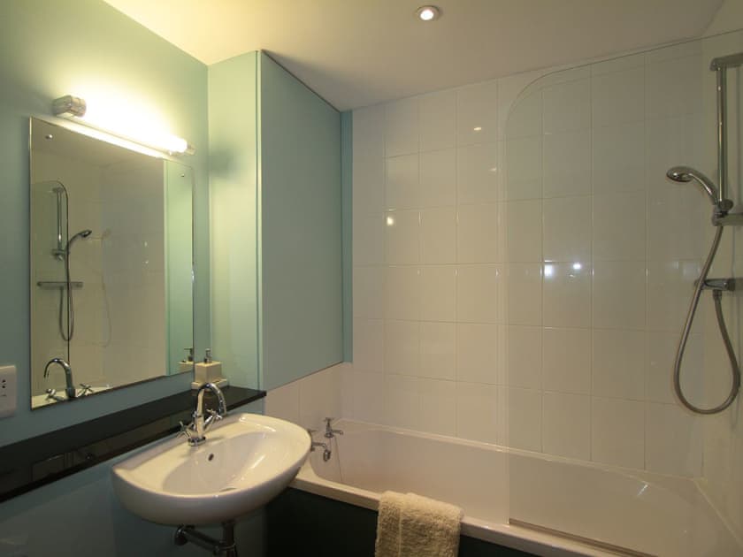 Bathroom | Old School 15 - Glenlivet - Highland Club, Fort Augustus