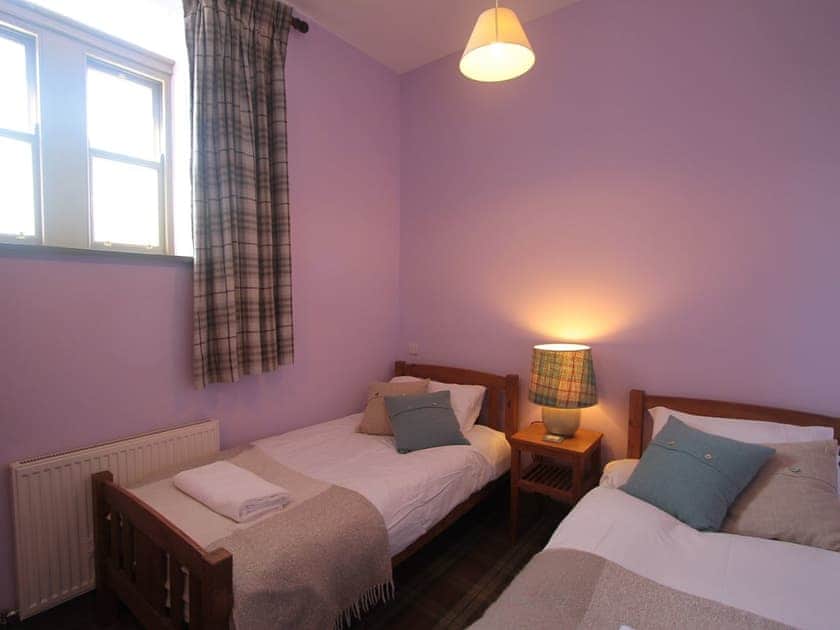 Twin bedroom | Old School 15 - Glenlivet - Highland Club, Fort Augustus
