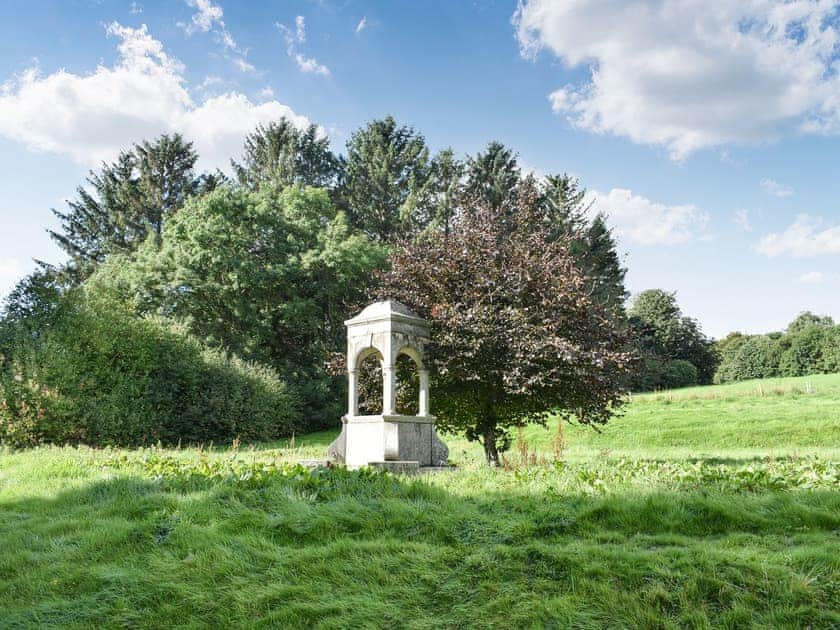 Garden and grounds | Hayfield - Dalgeatie Castle, Delgaty, near Turriff