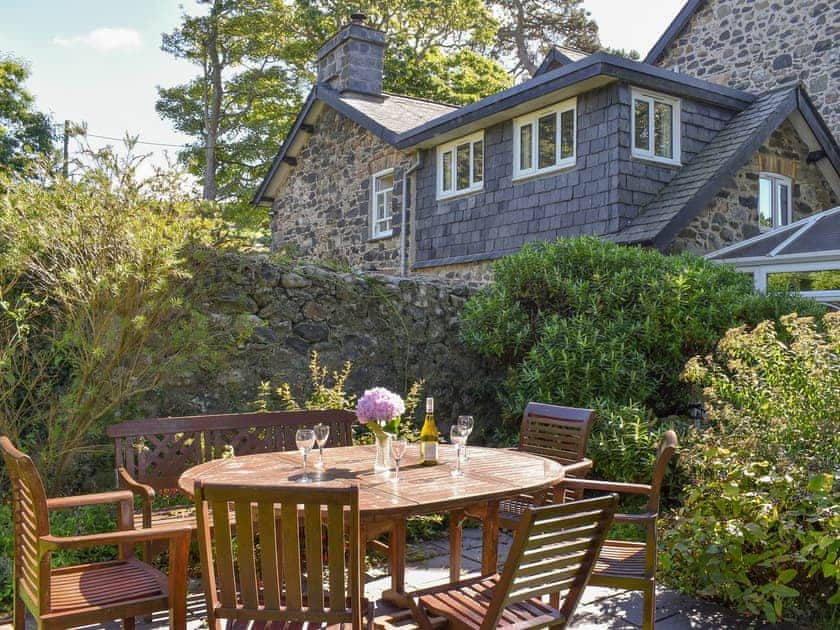 Outdoor area | Y Popty - Pentre Bach Holiday Cottages, Llwyngwril, near Barmouth