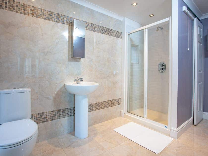 En-suite | Bian Bosdinek, Mevagissey
