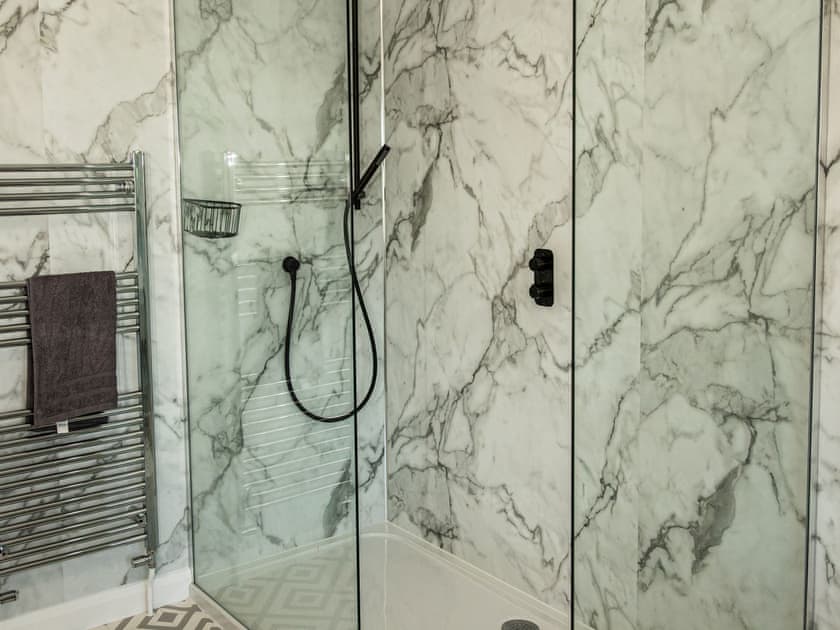 Separate bath and shower, toilet, dual basins. Large walk-in shower cubicle with modern multifunction shower | Crickledown, High Ham, Langport