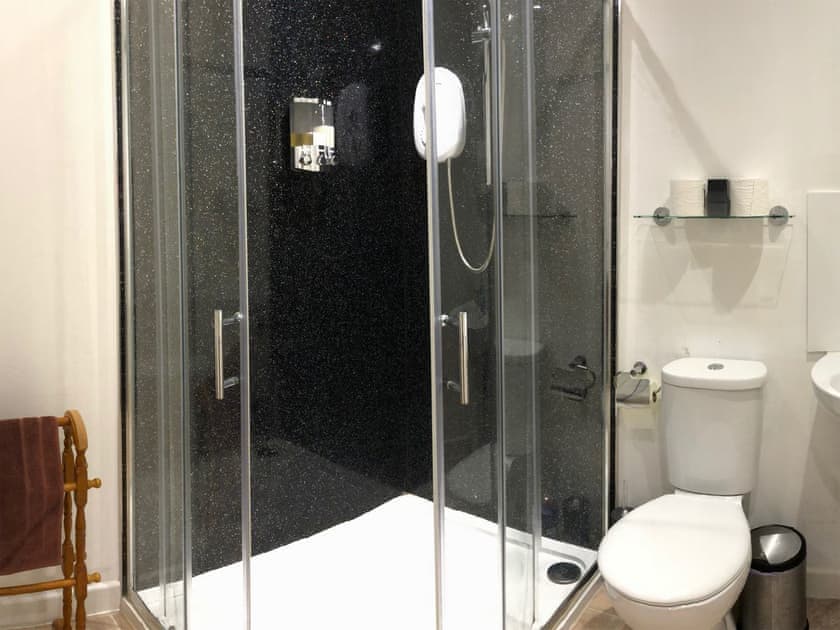 Shower room | Science - Old School Apartments, Dalavich