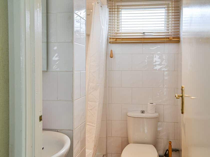 Bathroom | Enjoy Your Stay Cottage, Bridlington