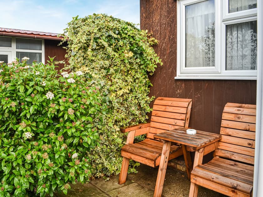 Sitting-out-area | Enjoy Your Stay Cottage, Bridlington