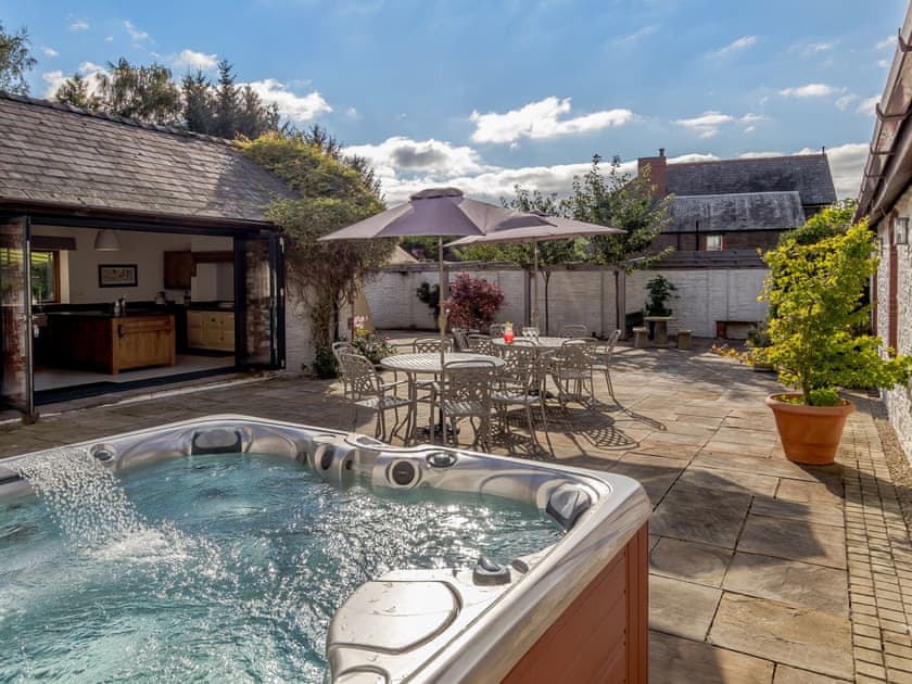Hot tub | White Horse Farm, Abergavenny