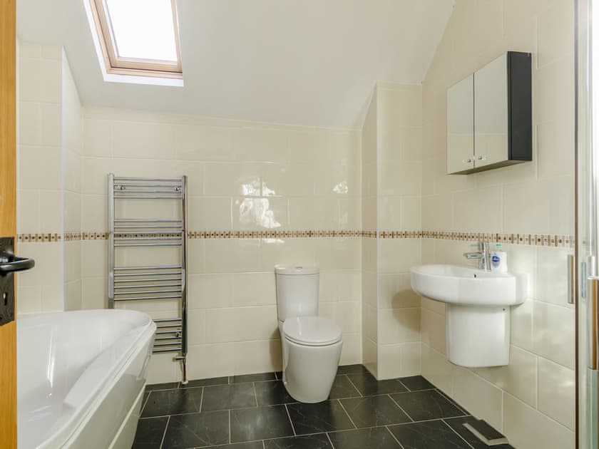 En-suite | White Horse Farm, Abergavenny