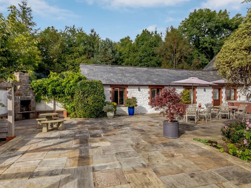 Outdoor area | White Horse Farm, Abergavenny