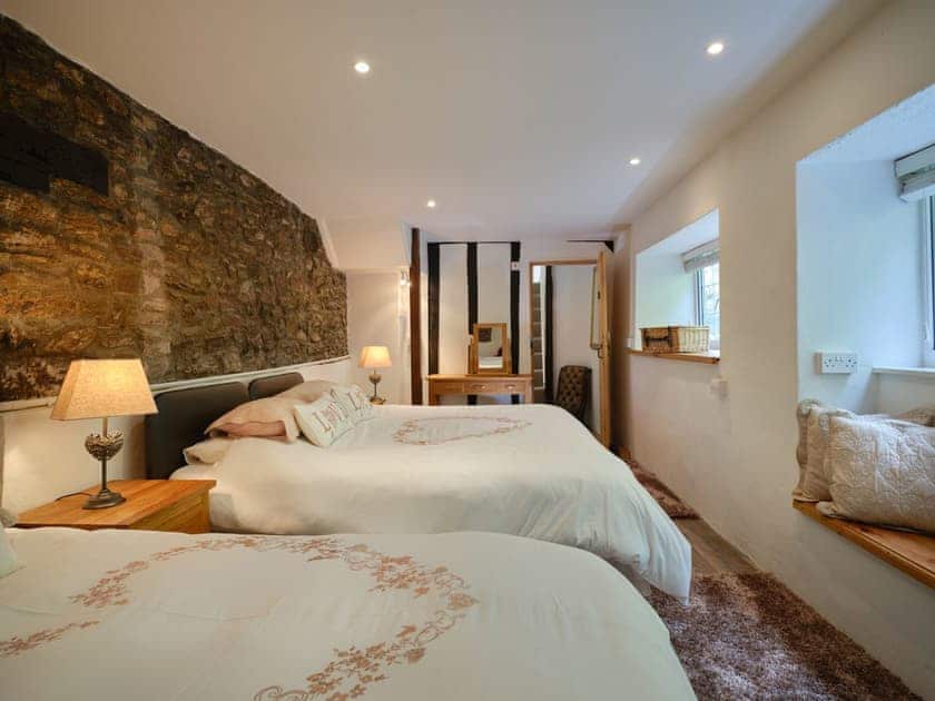 Twin bedroom | West Anstey Farmhouse - The Retreat, West Anstey