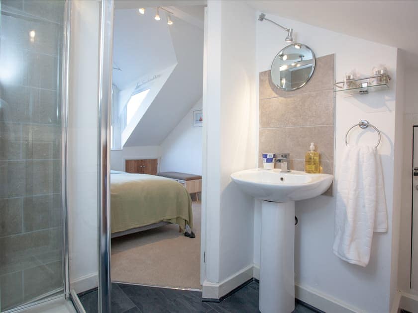 En-suite | The Lookout 43, Brixham