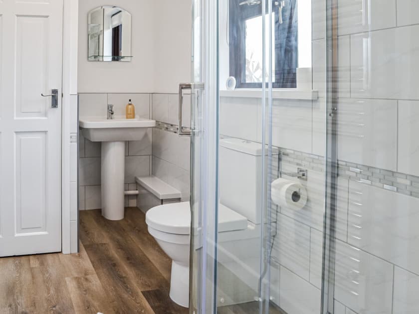 Shower room | Keepers Retreat, Roughton