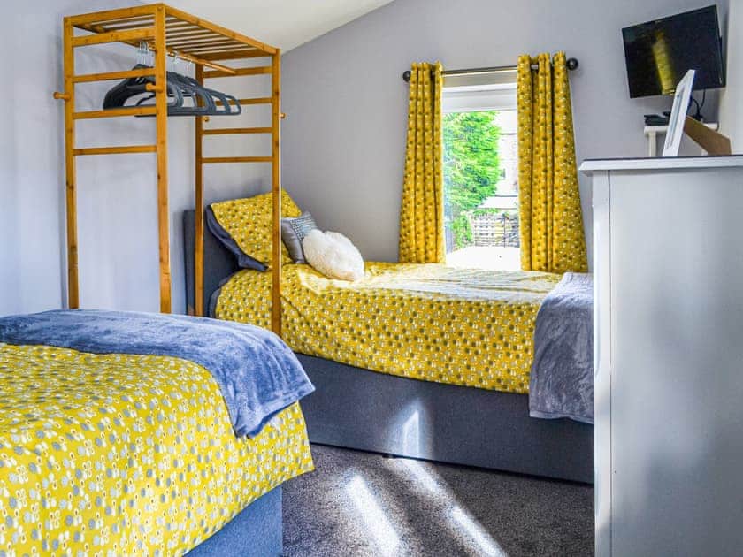 Twin bedroom | Lowey’s Harbour Cottage, Bridlington