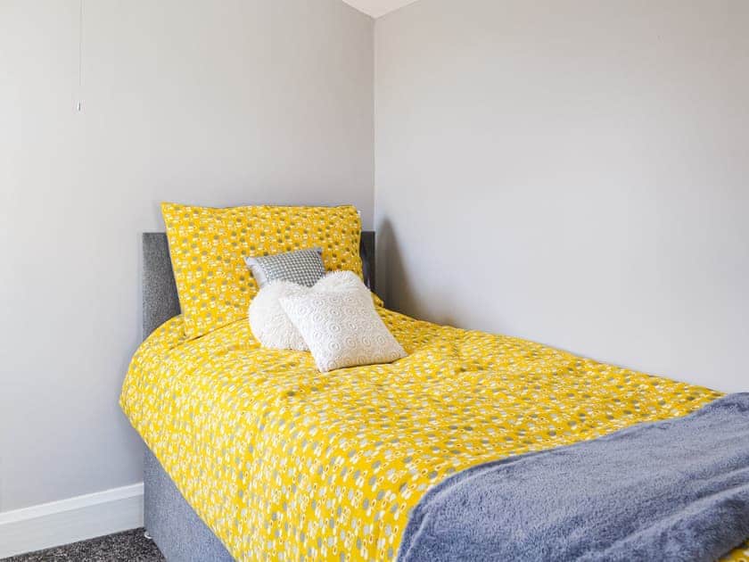 Twin bedroom | Lowey’s Harbour Cottage, Bridlington