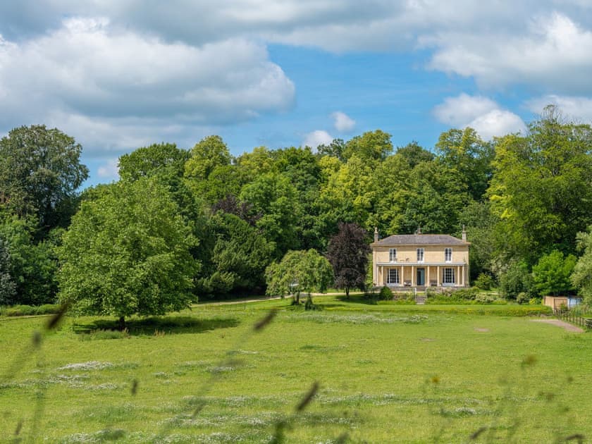 Garden and grounds | Henge Estate, Shrewton, near Salisbury