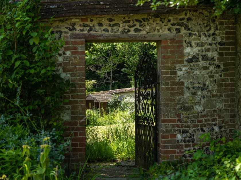 Garden and grounds | Henge Estate, Shrewton, near Salisbury