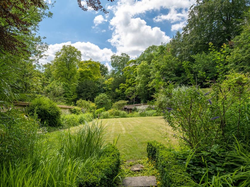 Garden and grounds | Henge Estate, Shrewton, near Salisbury
