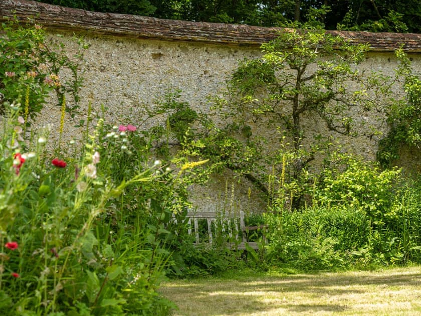 Garden and grounds | Henge Estate, Shrewton, near Salisbury