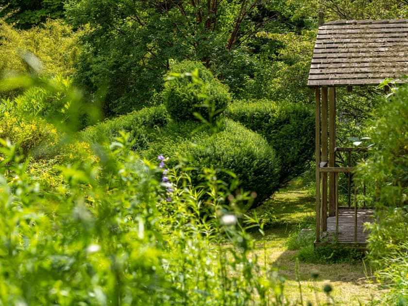 Garden and grounds | Henge Estate, Shrewton, near Salisbury